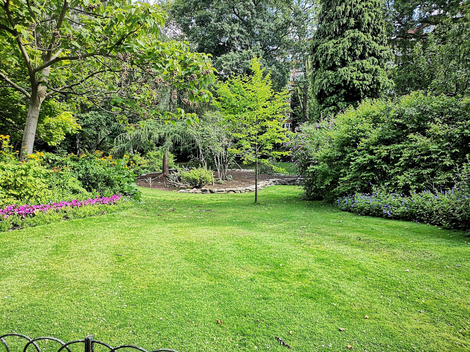 Comment détecter le pifas dans le sol du jardin : techniques et conseils