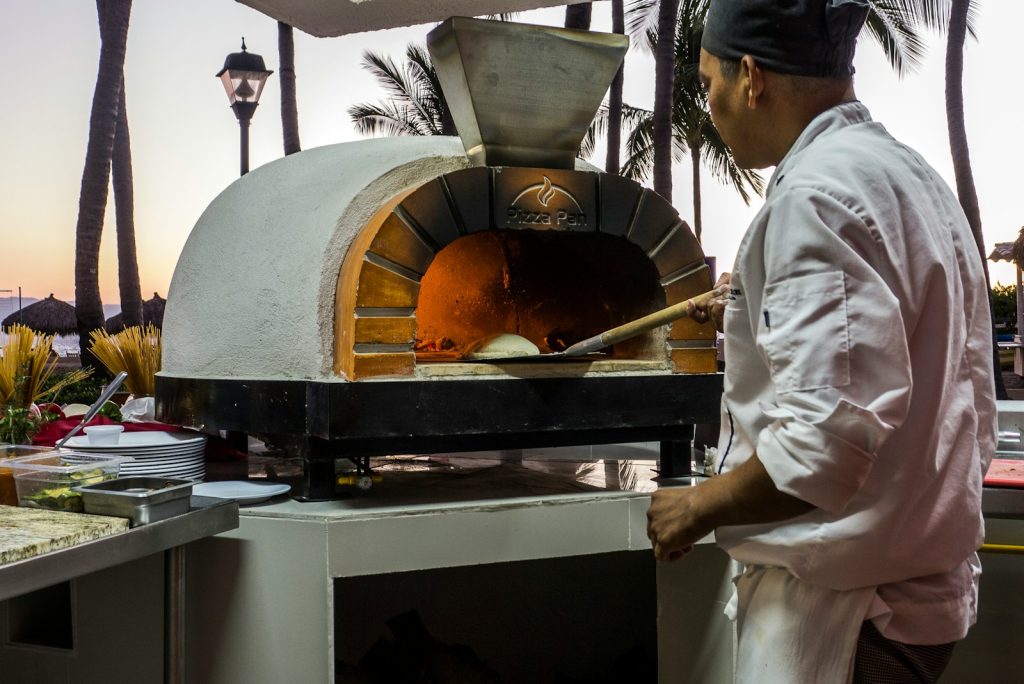 Comment fabriquer un four en terre : étapes et matériaux