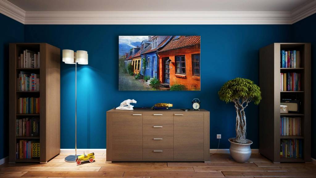 Astuce déco : associer peinture et papier peint pour un rendu harmonieux