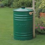Installer un récupérateur d’eau de pluie pour le jardin : choix du matériel, raccordement et entretien